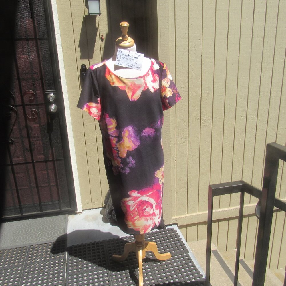 #230  WOMEN'S FLORAL SHEATH DRESS BY TAYLOR  (SIZE 16W)